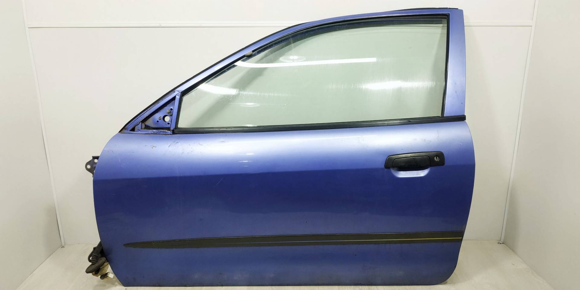 Стекло двери передней левой Mitsubishi Colt 5 купить в России
