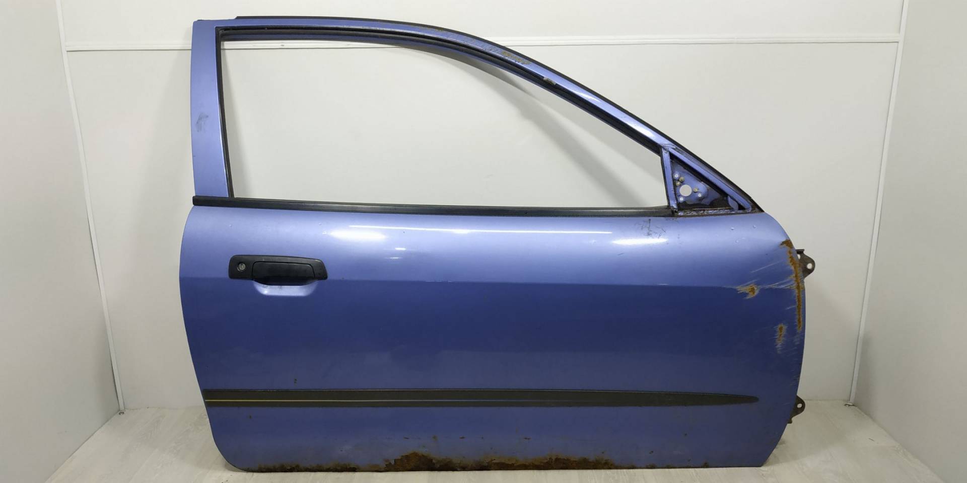 Петля двери передней правой Mitsubishi Colt 5 купить в России