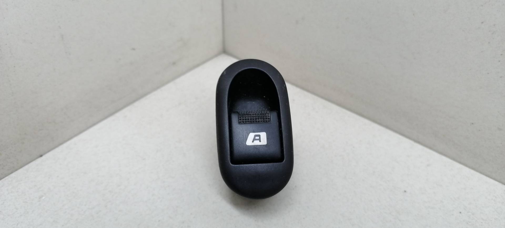 Кнопка стеклоподъемника Peugeot 1007 купить в России