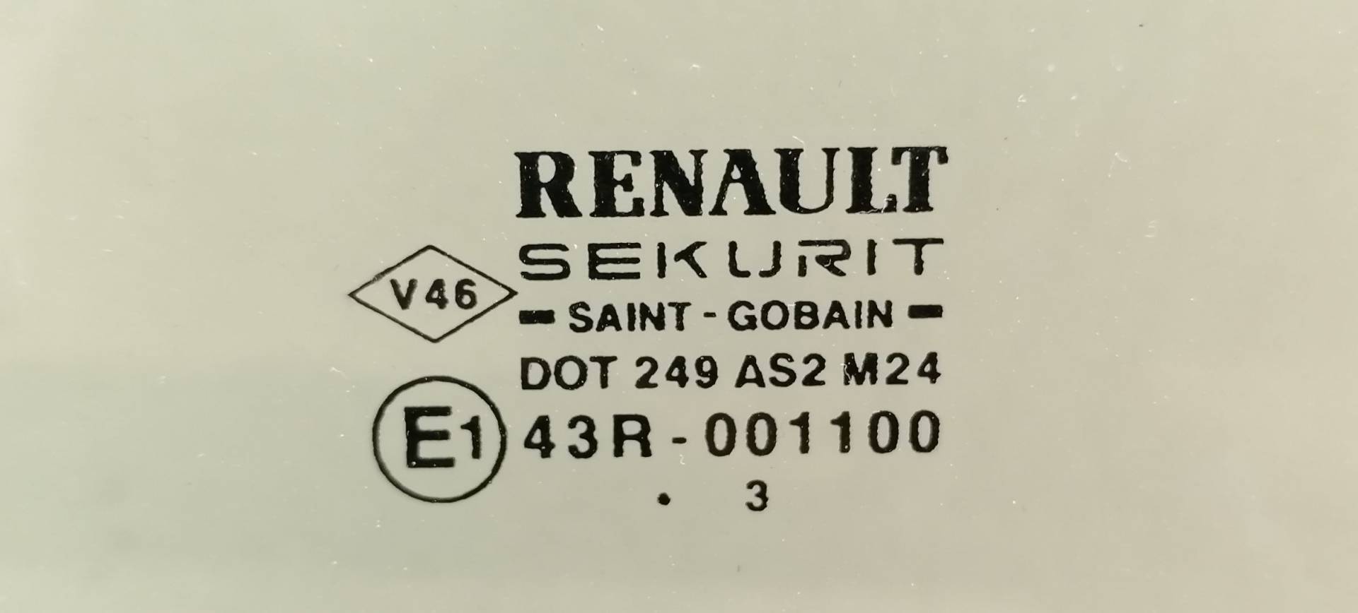 Стекло двери передней левой Renault Megane 2 купить в России
