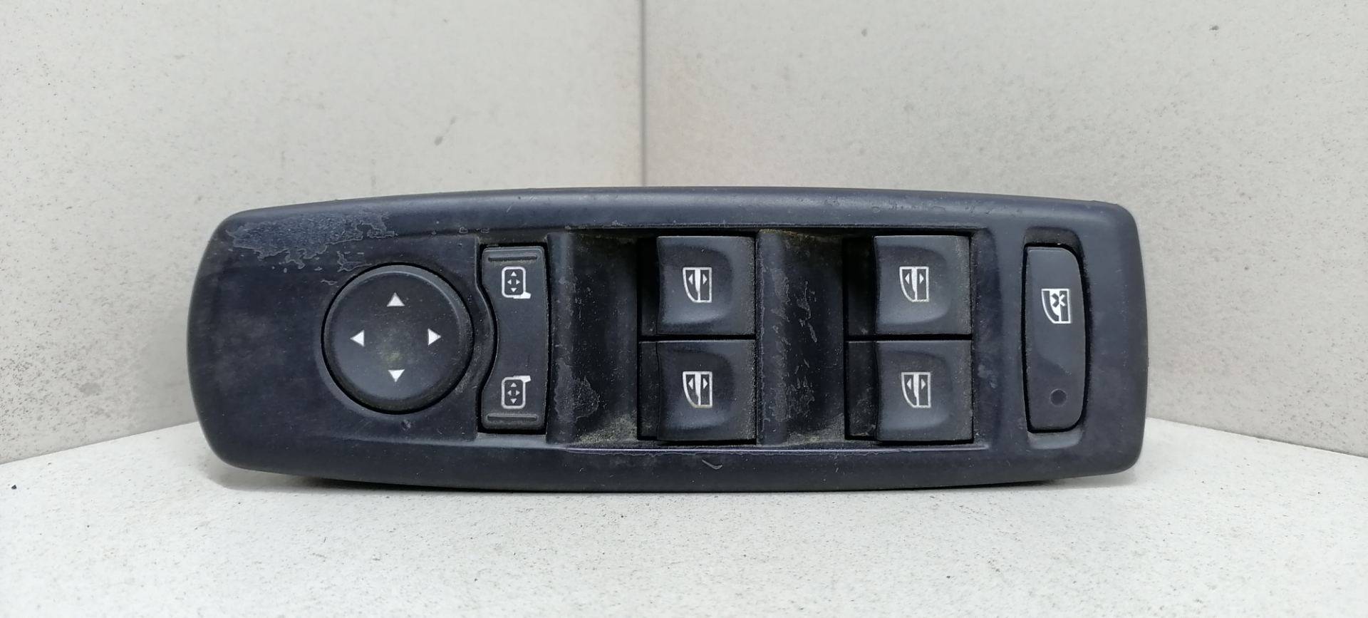 Кнопка стеклоподъемника Renault Laguna 3 купить в России