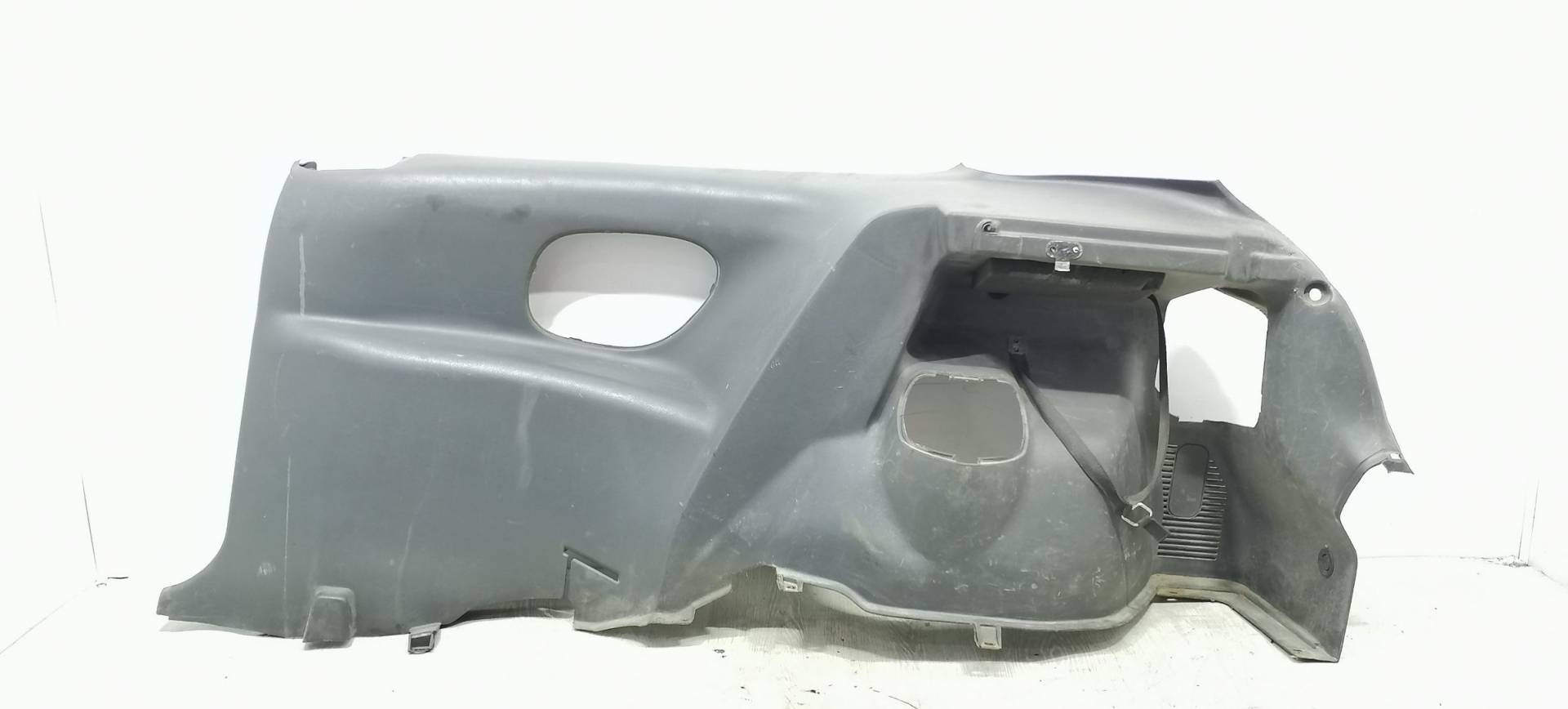 Обшивка багажного отделения Mitsubishi Colt 5 купить в России