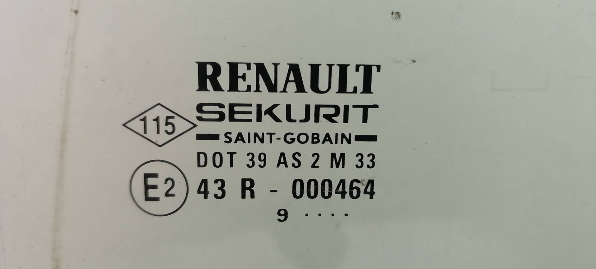 Стекло двери задней левой Renault Safrane купить в Беларуси