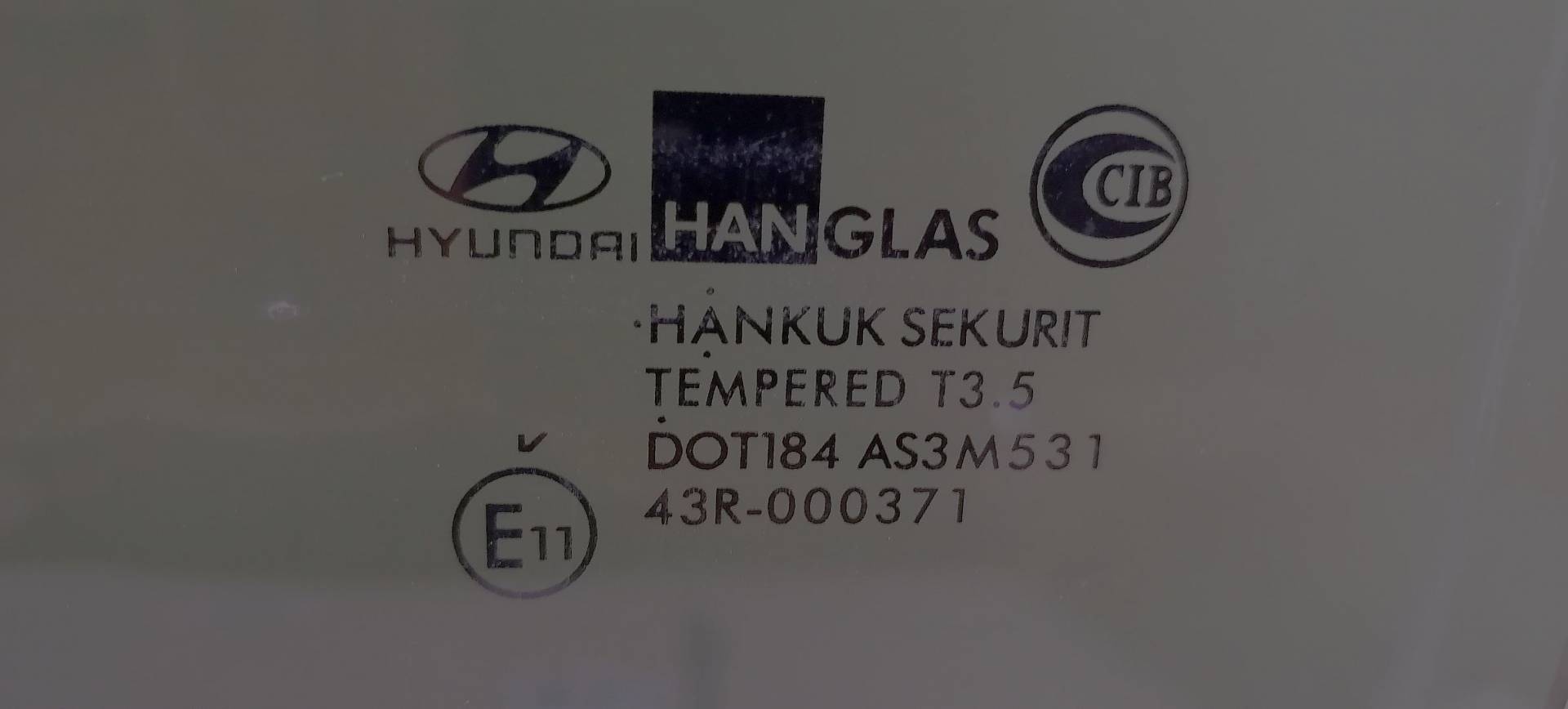 Стекло двери задней левой Hyundai Matrix купить в России
