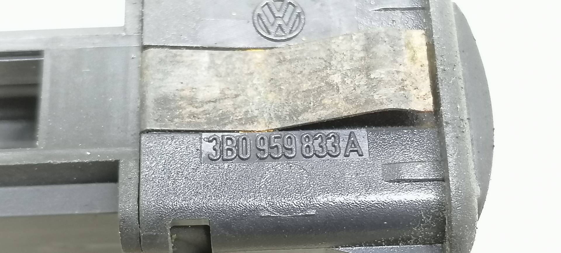 Кнопка открывания лючка бензобака Volkswagen Passat 5 купить в России