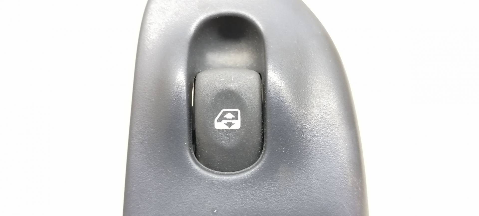 Кнопка стеклоподъемника Renault Laguna 1 купить в России
