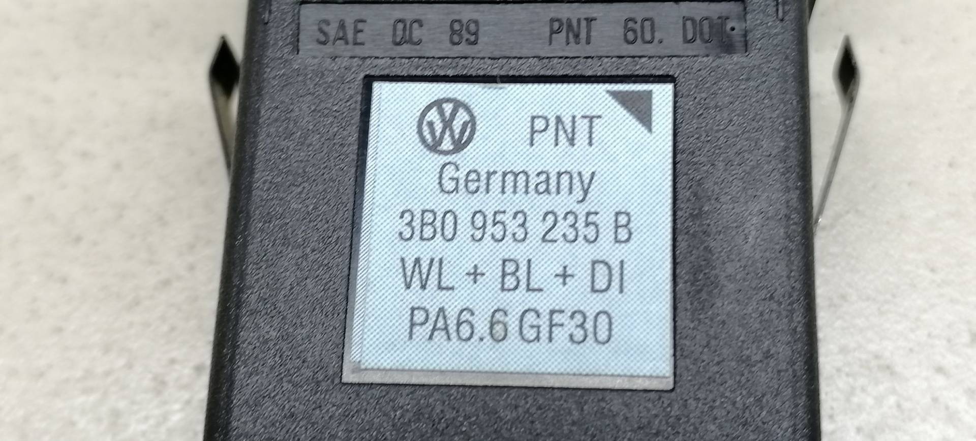 Кнопка аварийной сигнализации Volkswagen Passat 5 купить в Беларуси