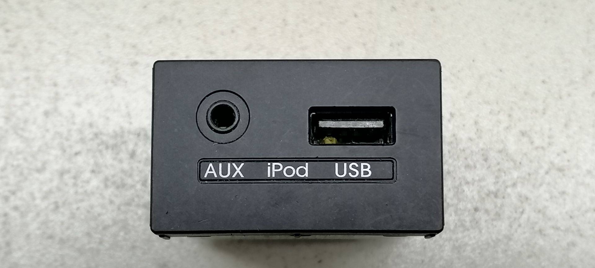 Разъем AUX / USB Hyundai i30 1 купить в Беларуси
