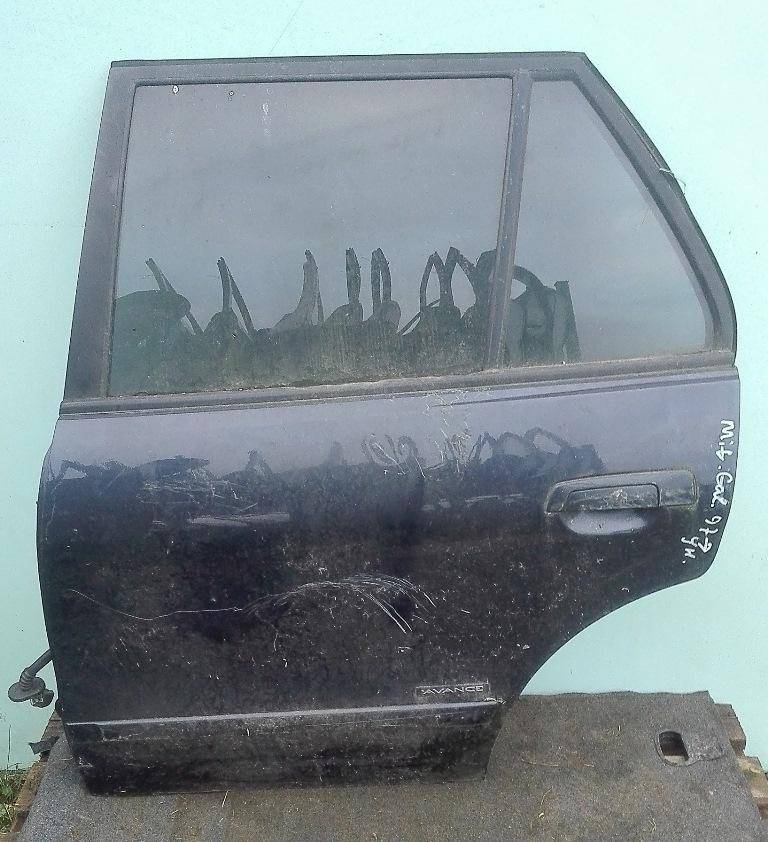 Стекло двери задней левой Mitsubishi Galant 8 купить в Беларуси