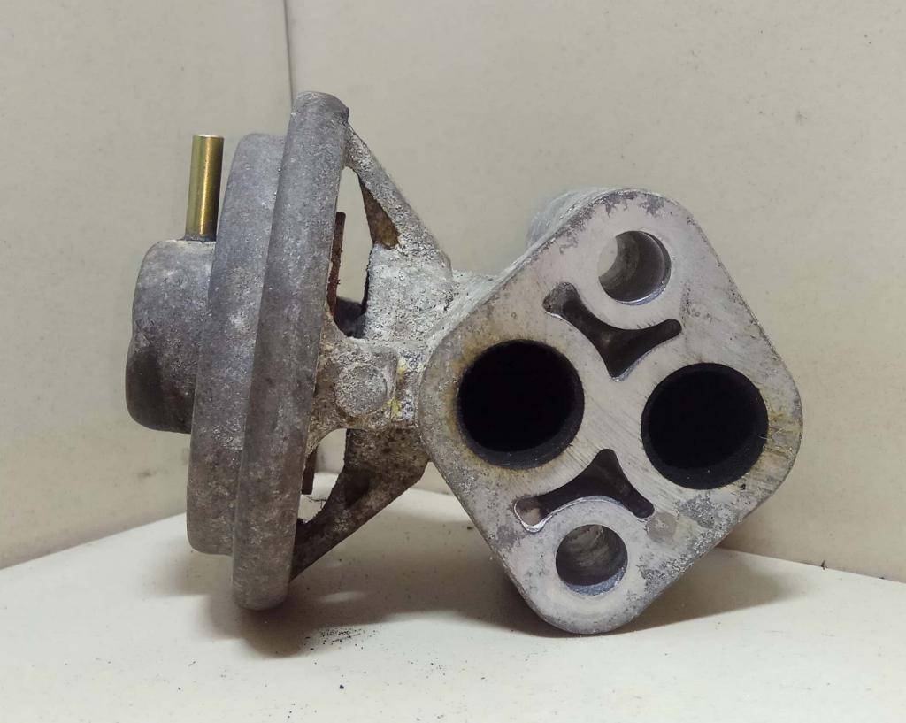 Клапан егр митсубиси галант 8 американец 2. 4 егр. Клапан egr galant 8 usa. Егр galant 8 4g64. 4 4g64.