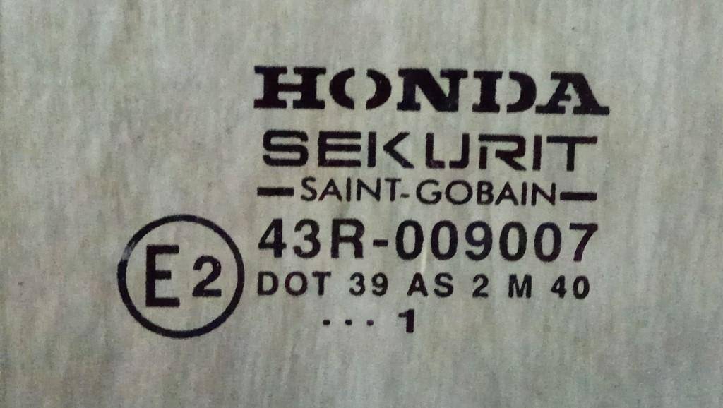 Стекло двери передней левой Honda Civic 6 купить в Беларуси