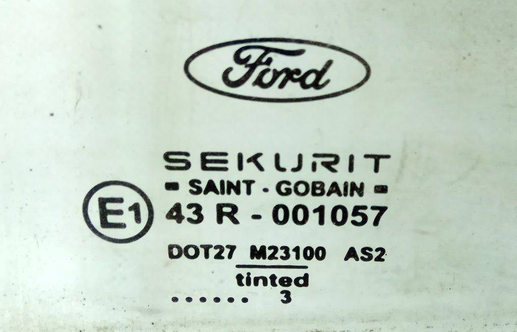 Стекло двери задней левой Ford Focus 1 купить в России