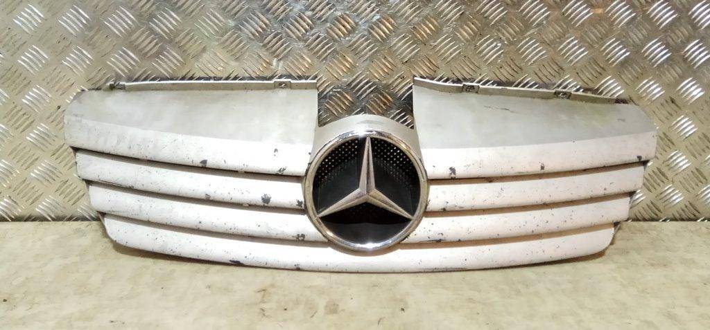 Решетка радиатора Mercedes Vaneo купить в Беларуси