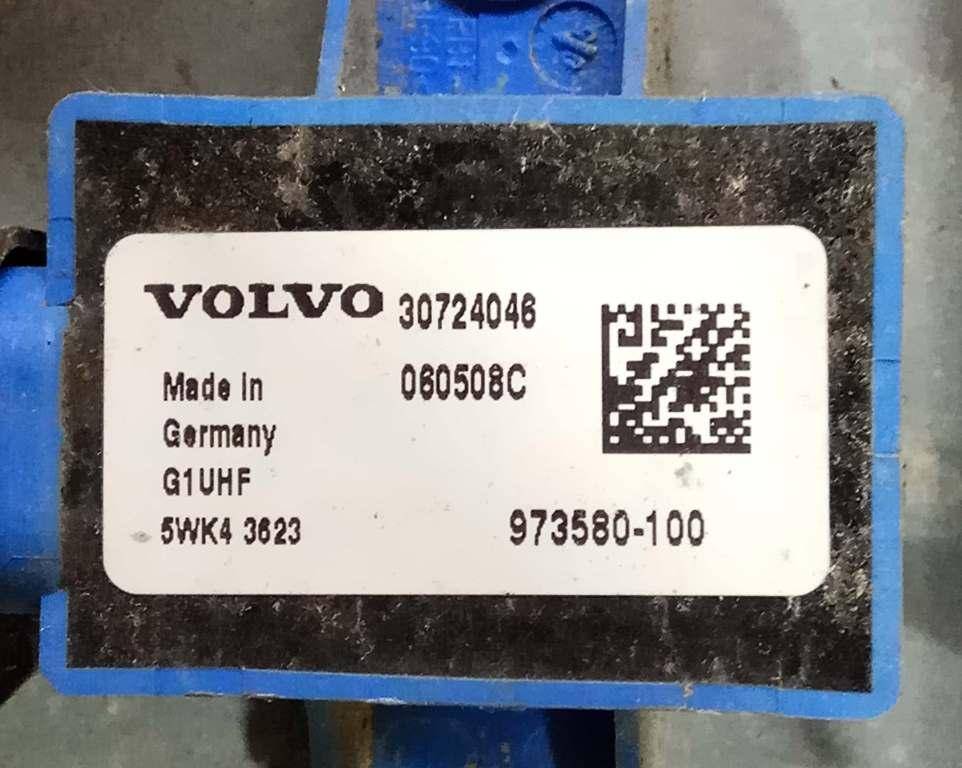 Уплотнитель двери Volvo C70 1 купить в России