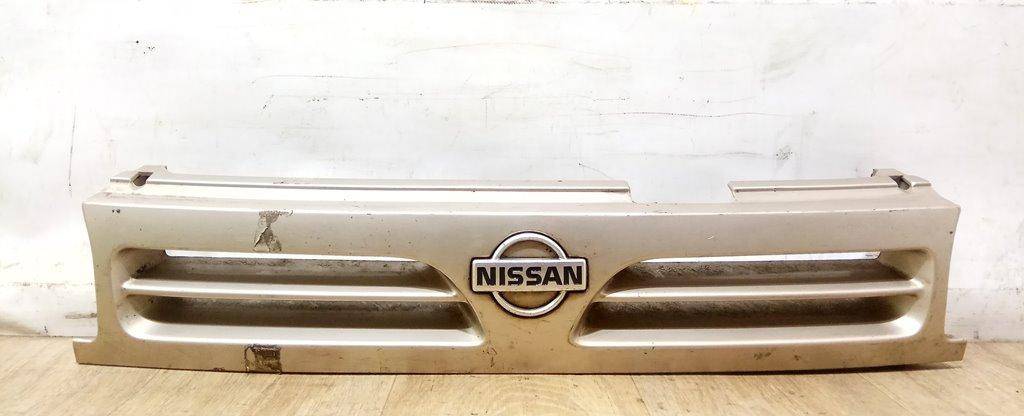 Решетка радиатора Nissan Primera P10 купить в Беларуси
