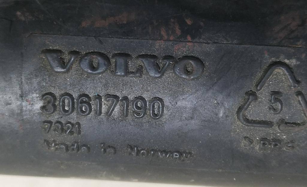 Патрубок интеркулера Volvo V40 2 купить в России