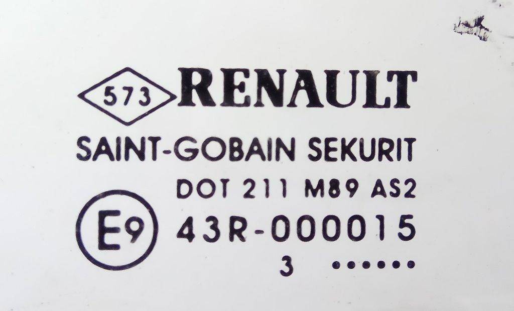 Стекло кузовное переднее левое Renault Megane 2 купить в России