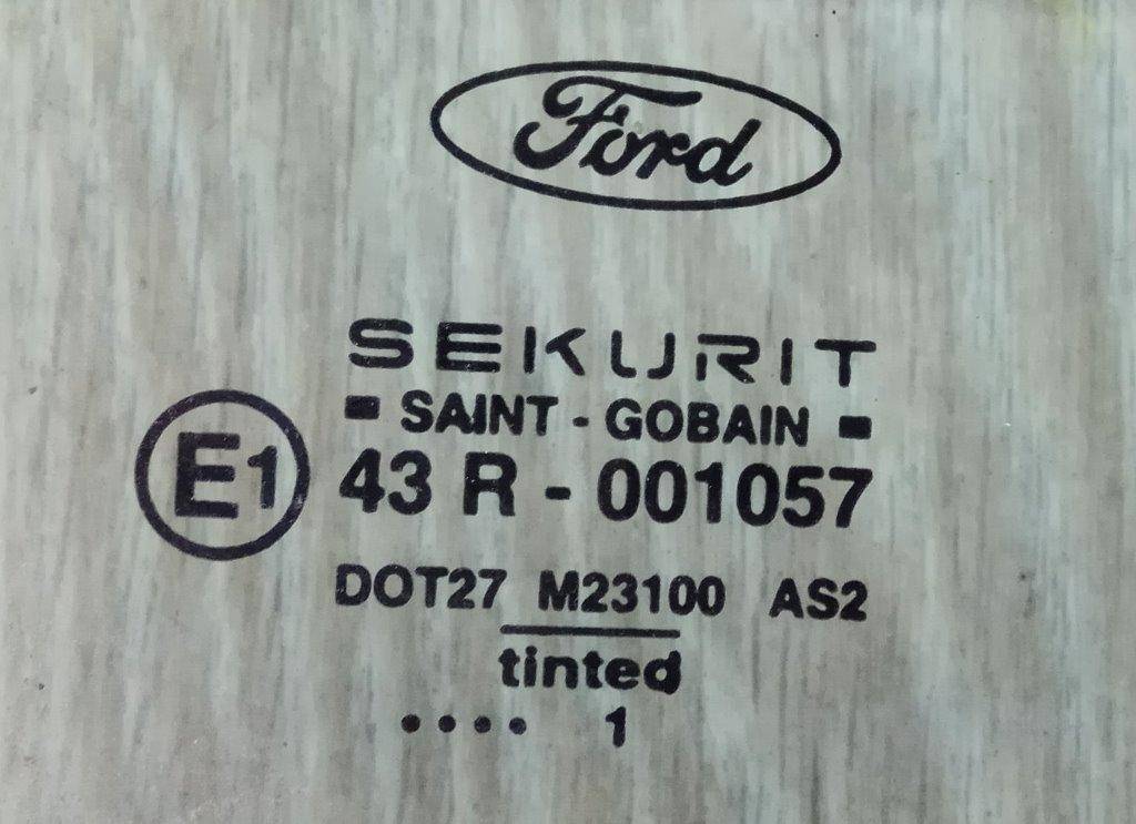Стекло двери передней правой Ford Focus 1 купить в Беларуси