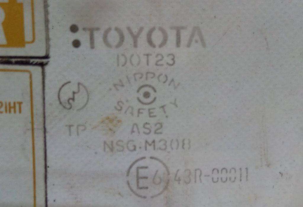 Стекло двери передней правой Toyota Corolla Verso купить в России