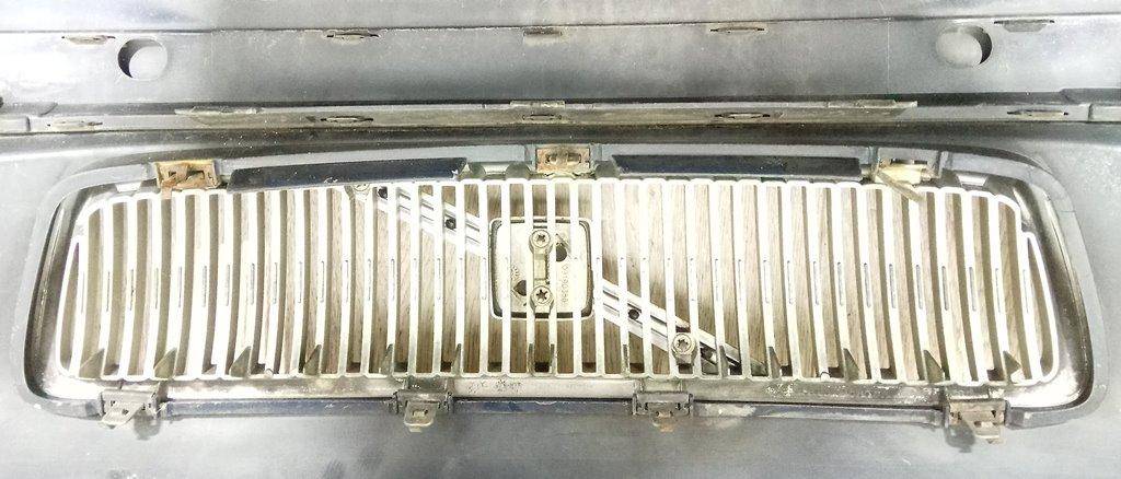 Решетка радиатора Volvo V70 2 купить в России