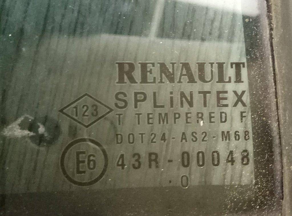 Стекло двери задней правой Renault Clio 2 купить в России