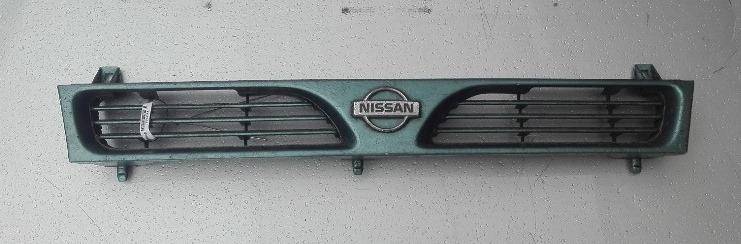 Решетка радиатора Nissan Sunny N14 купить в России