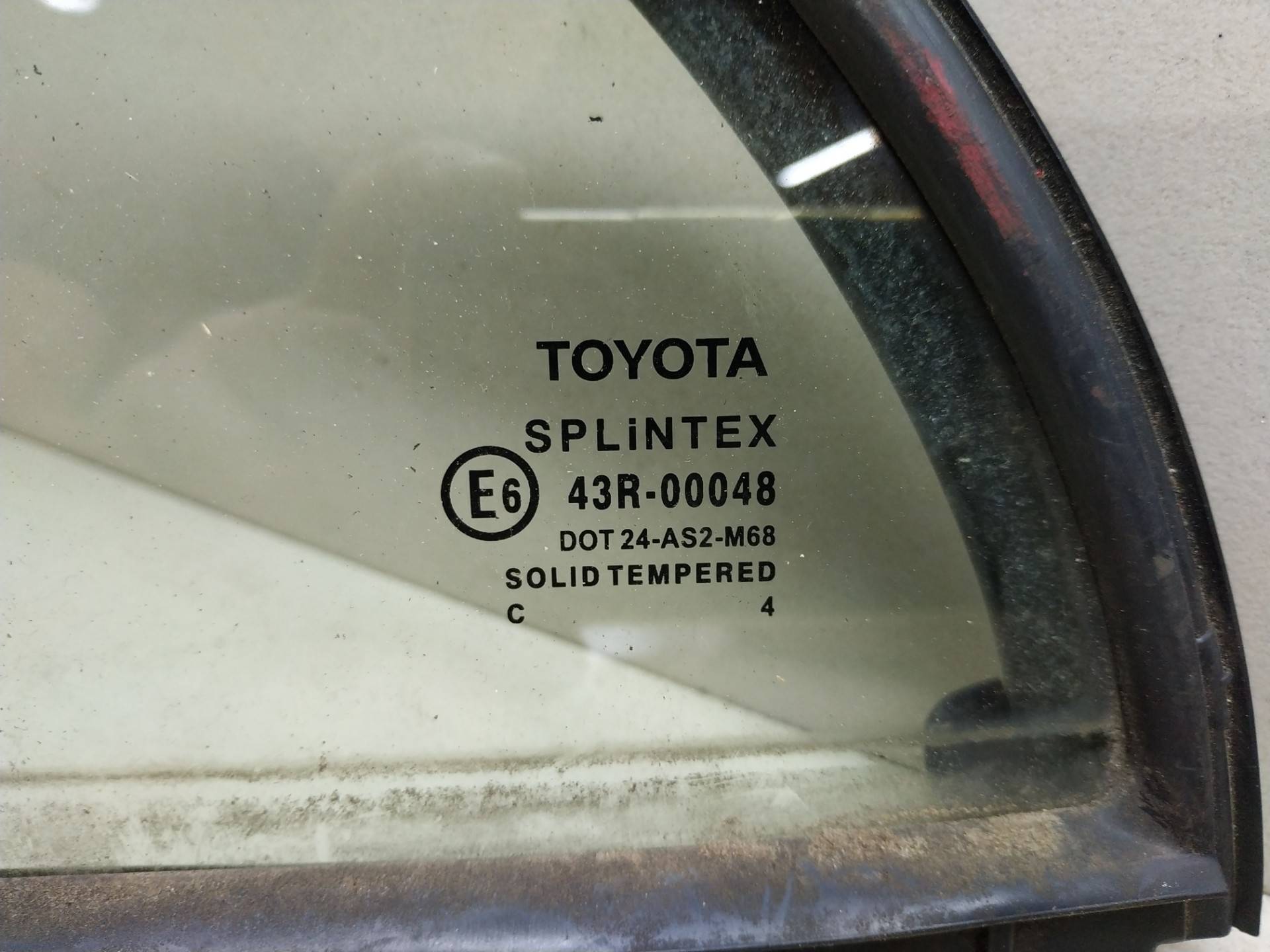 Стекло двери задней левой Toyota Avensis 1 (T220) купить в Беларуси