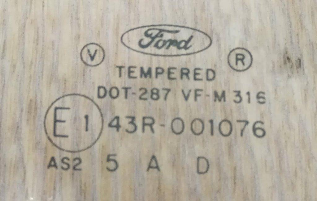 Стекло двери задней левой Ford Escort 4 купить в России