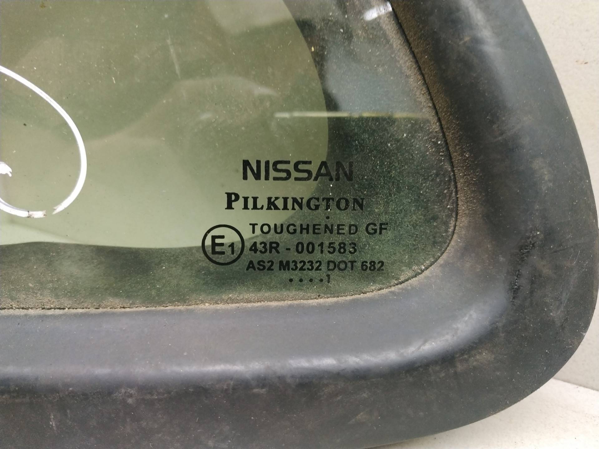 Стекло двери задней левой Nissan Primera P11 купить в России