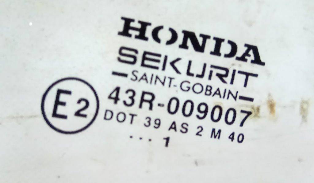 Стекло двери передней левой Honda Civic 6 купить в Беларуси