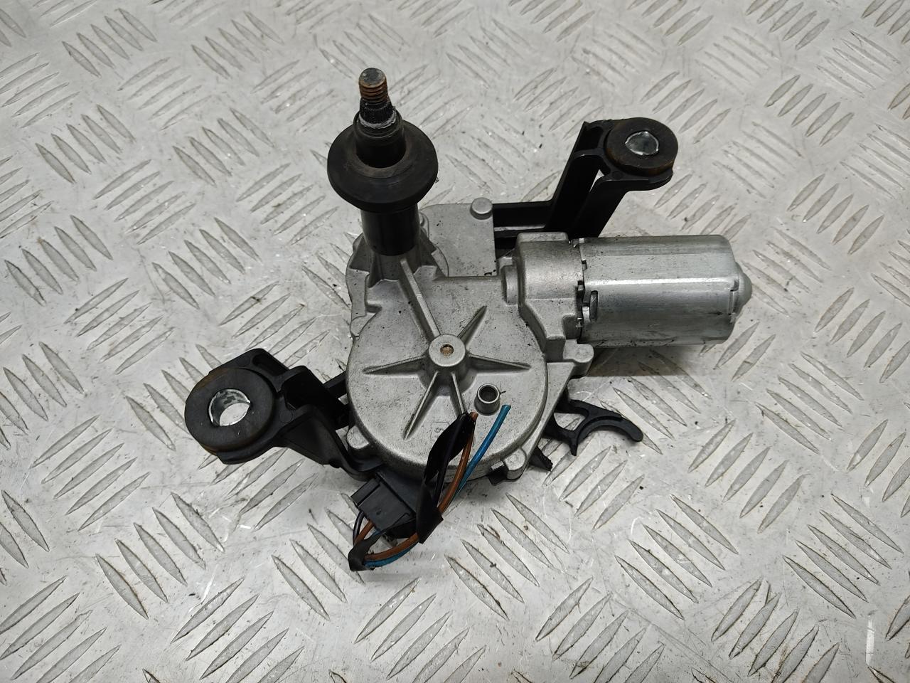 моторчик заднего стеклоочистителя (дворника) Opel Signum C 2004, 2.2 л., i, Z 22 YH, бензин, 5МКПП, серебро, хетчбэк 5 дв., передний привод, правый руль, 24417605, 0390201578 - фото №1