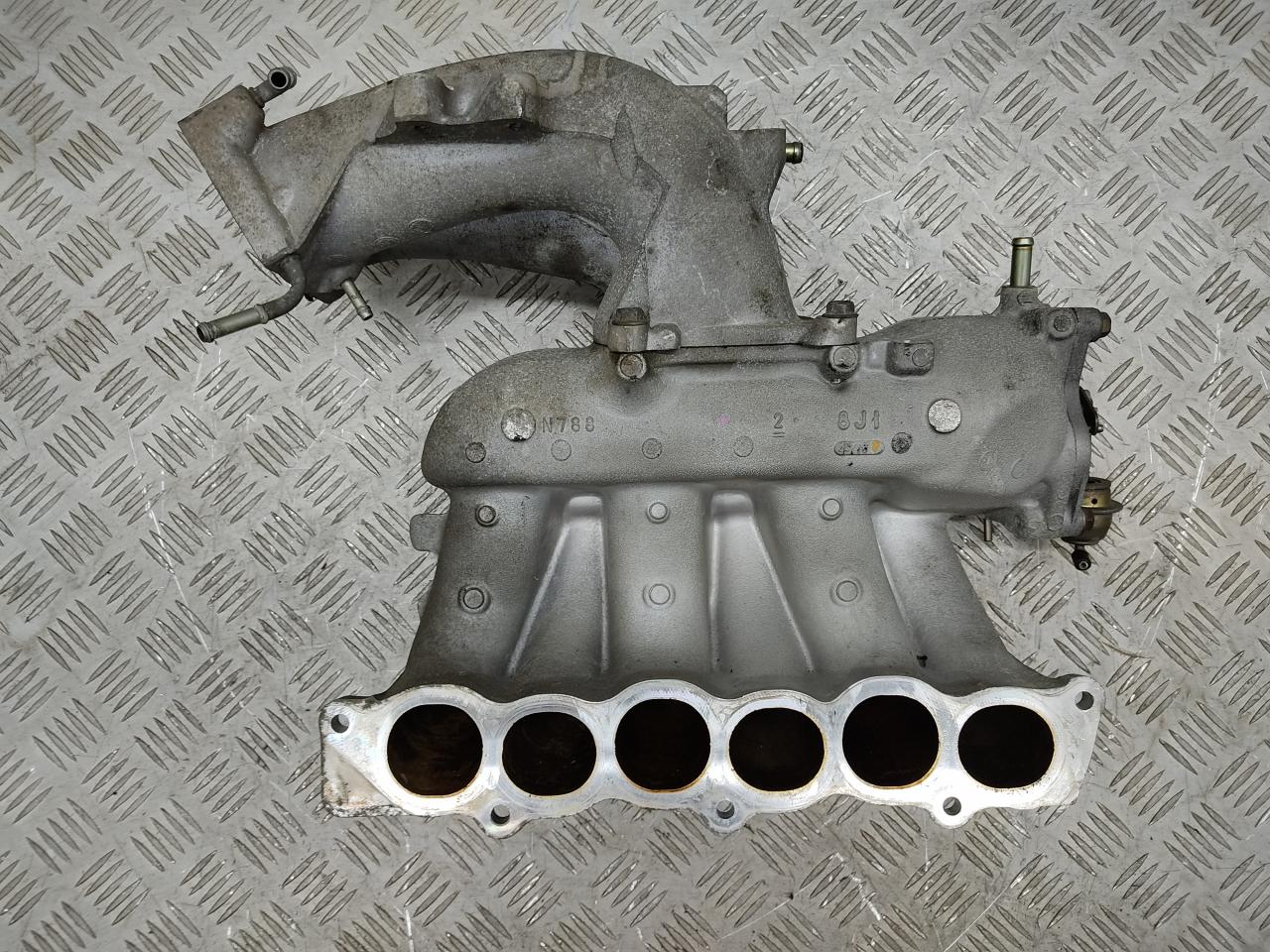 коллектор впускной Nissan Murano Z50 2005, 3.5 л., i, VQ35DE, бензин, вариатор, красный, внедорожник 5 дв., полный привод, правый руль - фото №1