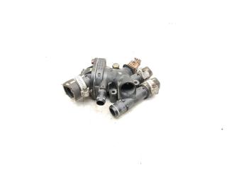 корпус термостата Mitsubishi Carisma 1 поколение [рестайлинг] 2003, 1.9 л., DiD, F9Q1, дизель, 5МКПП, haag silver / a50, хетчбэк 5 дв., передний привод, правый руль, 8200065390, 8200065392