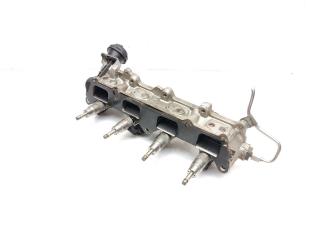 топливная рампа Volkswagen Golf 5 поколение 2006, 1.6 л., FSI, BLF, бензин, 6МКПП, синий, хетчбэк 5 дв., передний привод, правый руль, 03C133036D