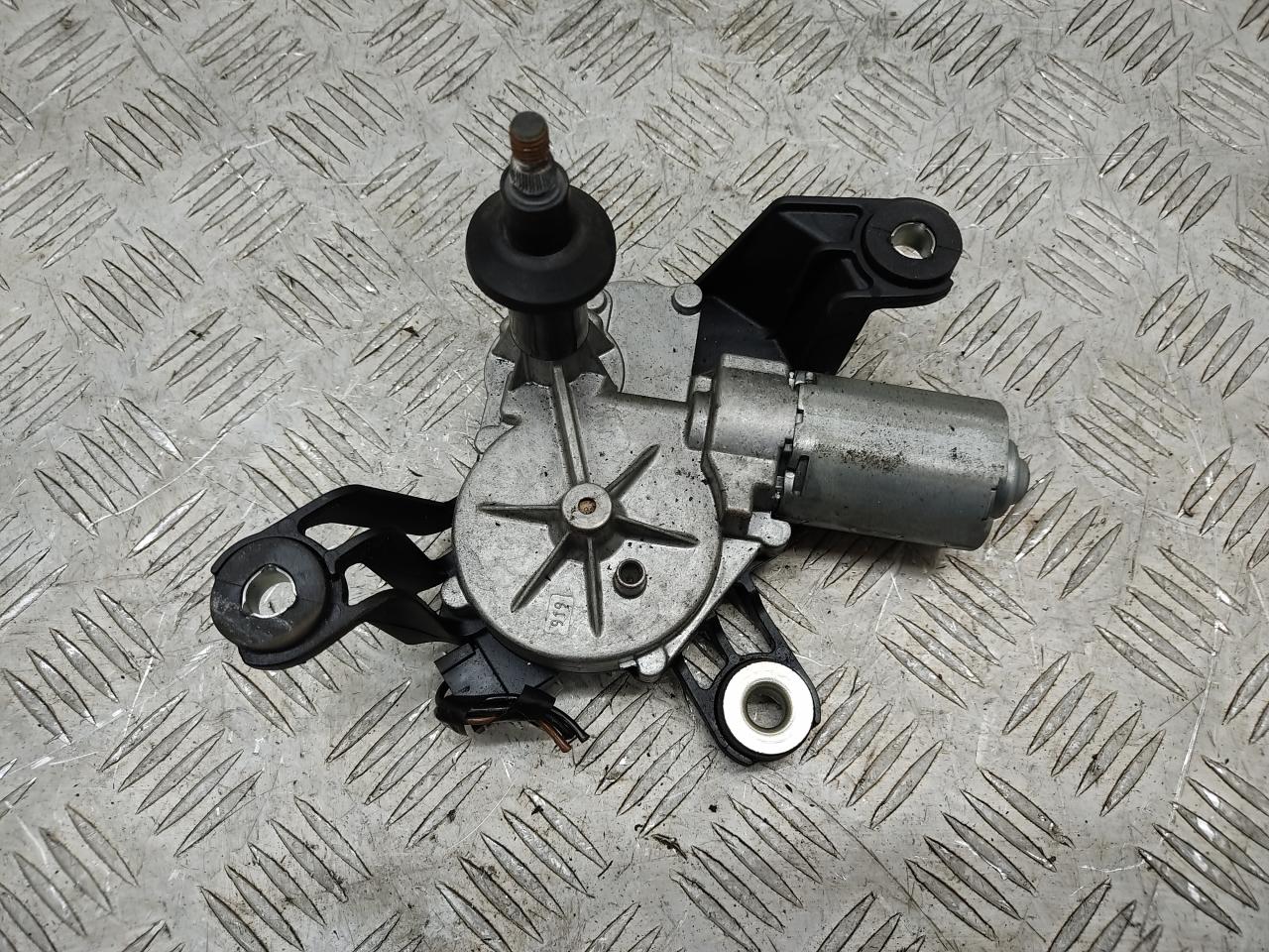 моторчик заднего стеклоочистителя (дворника) Opel Vectra C 2004, 1.8 л., i, Z 18 XE, бензин, 5МКПП, чёрный, универсал, передний привод, правый руль, 0390201590, 93178052 - фото №1