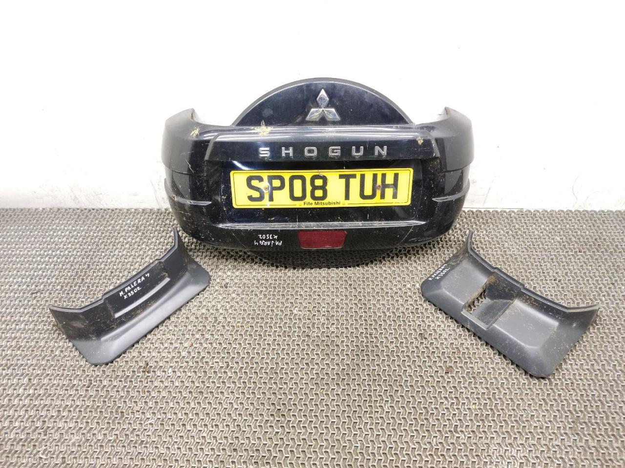 крепление запаски Mitsubishi Pajero 4 поколение V80 2008, 3.2 л., DiD, 4M41, дизель, 5МКПП, black / x24, внедорожник 3 дв., полный привод, правый руль, 6430A117118, 5837A006, 5837A049 - фото №1