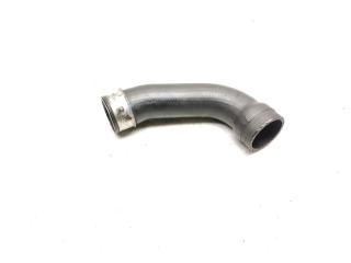 патрубок интеркулера Skoda Fabia 2 поколение (5J) 5J 2008, 1.4 л., TDi PD, BNV, дизель, 5МКПП, reflex silver / la7w, хетчбэк 5 дв., передний привод, правый руль, 6Q0145834