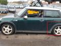 накладка колесной арки задний левый Mini Cooper 1 поколение R50 2004, 1.6 л., i, W10 B16 A, бензин, 5МКПП, british racing green / 895, хетчбэк 3 дв., передний привод, правый руль, 1505869 - фото №3