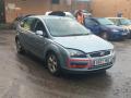 молдинг переднего бампера Ford Focus 2 поколение 2007, 1.8 л., TDCi, KKDA, дизель, 5МКПП, голубой, хетчбэк 5 дв., передний привод, правый руль, 4M51-17E908-AF - фото №3