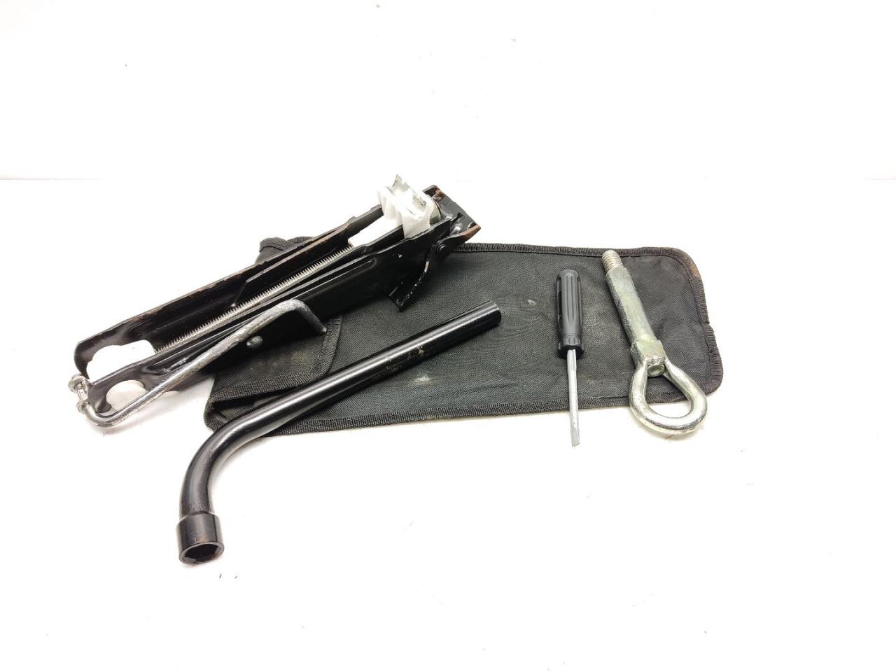 домкрат Opel Tigra 2 поколение 2009, 1.4 л., i, Z 14 XEP, бензин, 5МКПП, серебро, кабриолет, передний привод, правый руль, 13107800, 24437084 - фото №1