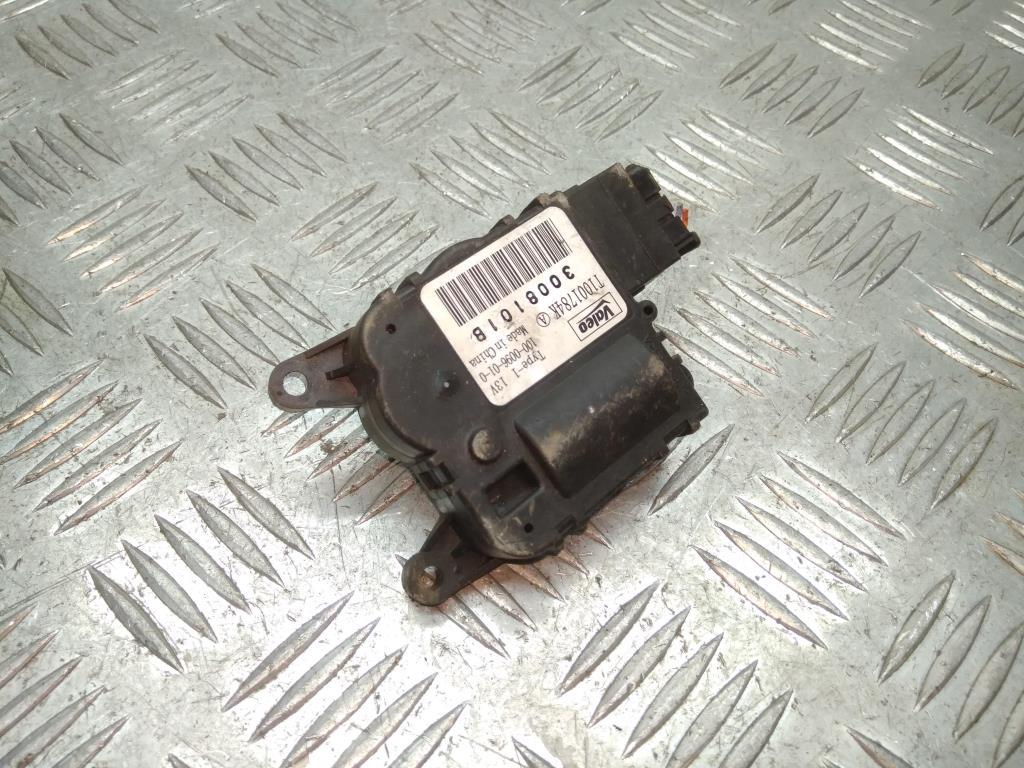 моторчик заслонки печки Renault Megane 3 поколение 2011, 1.5 л., DCi, K9K 846, дизель, 6МКПП, серебро, универсал, передний привод, правый руль - фото №1