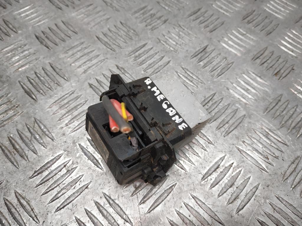 сопротивление печки Renault Megane 3 поколение 2011, 1.5 л., DCi, K9K 846, дизель, 6МКПП, серебро, универсал, передний привод, правый руль - фото №1