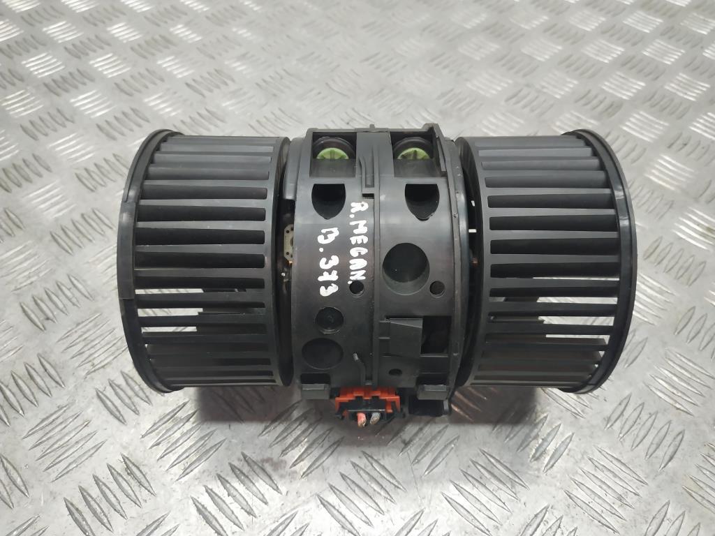 моторчик печки Renault Megane 3 поколение 2011, 1.5 л., DCi, K9K 846, дизель, 6МКПП, серебро, универсал, передний привод, правый руль - фото №1