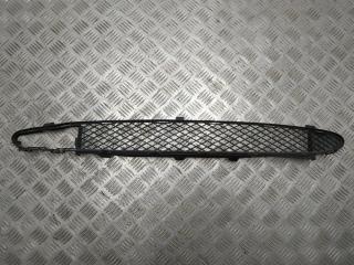 заглушка (решетка) в бампер Mercedes-Benz A-Класс W168/V168 [рестайлинг] W168 2001, 1.6 л., i, M 166.960, бензин, 5МКПП, красный, хетчбэк 5 дв., передний привод, правый руль, A1688851223