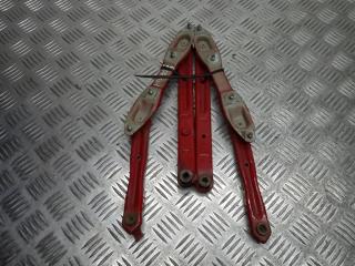 петля капота Mercedes-Benz 190 1 поколение [рестайлинг] W201 1990, 1.8 л., i, M 102.910, бензин, 5МКПП, красный, седан, задний привод, правый руль