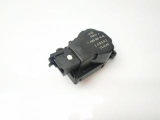 моторчик заслонки печки Mercedes-Benz C-Класс W203/S203/CL203 [рестайлинг] 2004, 1.8 л., Kompr, M 271.946, бензин, АКПП, бежевый, 693u, седан, задний привод, правый руль, A2038201642