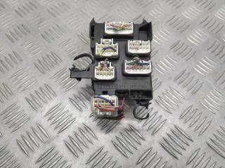 блок предохранителей Toyota Avensis 2 поколение (T250) [рестайлинг] 2007, 2.0 л., D-4D, 1AD-FTV, дизель, 6МКПП, серебро, седан, передний привод, правый руль, 82734-05020