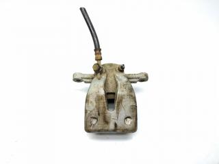 суппорт задний левый Toyota Avensis 2 поколение (T250) [рестайлинг] 2007, 2.0 л., D-4D, 1AD-FTV, дизель, 6МКПП, серебро, седан, передний привод, правый руль, 47750-05071