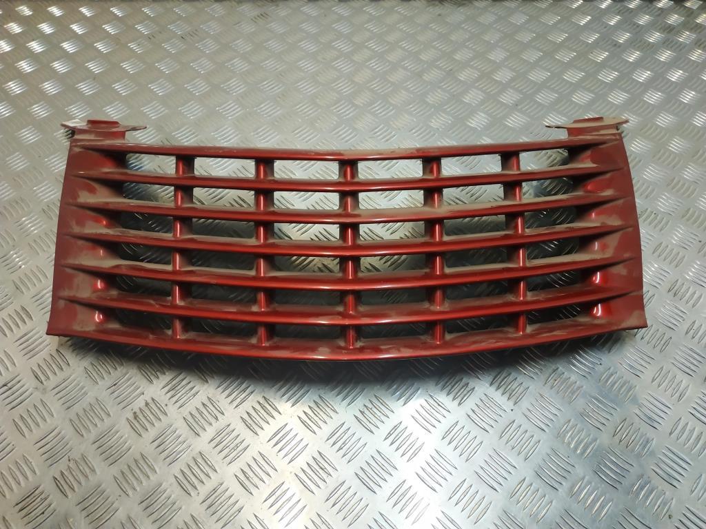 решетка радиатора Chrysler PT Cruiser 1 поколение 2005, 2.0 л., i, ECC, бензин, 5МКПП, красный, хетчбэк 5 дв., передний привод, правый руль, 27784SAE - фото №1