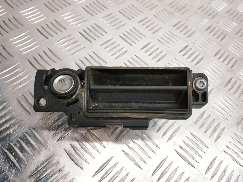 ручка крышки багажника Mercedes-Benz C-Класс W203/S203/CL203 W203 2003, 2.0 л., Kompr, M 111.955, бензин, 6МКПП, tansanitblau / 359, седан, задний привод, правый руль, A2037500093 - фото №1